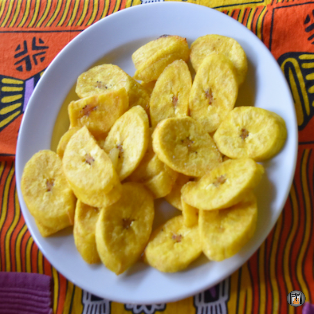 Prato com banana frita no artigo sobre a visita ao Praia Inhame Ecolodge em São Tomé